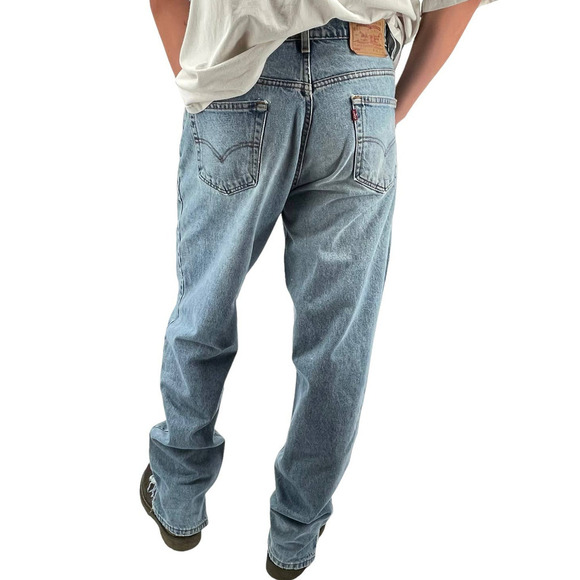 Vintage 90s Levi's 560 Jeans Baggy Fit Light Wash Blue 100% Cotton | 34" x 36" - Picture 2 of 14